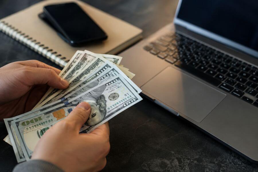 Read more about the article 10 Best Side Hustles to Start in 2026 for Extra Income