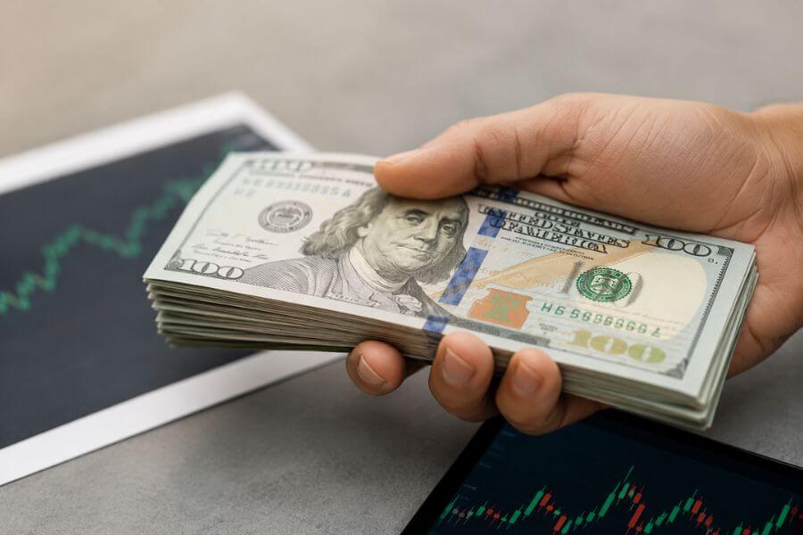 Read more about the article 10 Best Ways to Invest $1,000 When You Are Starting From Scratch