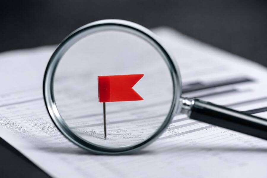 Read more about the article 10 Biggest Financial Red Flags to Watch for in a New Job Offer