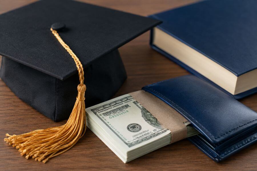 Read more about the article 10 Most Practical Graduation Gifts to Teach College Grads About Money in 2026