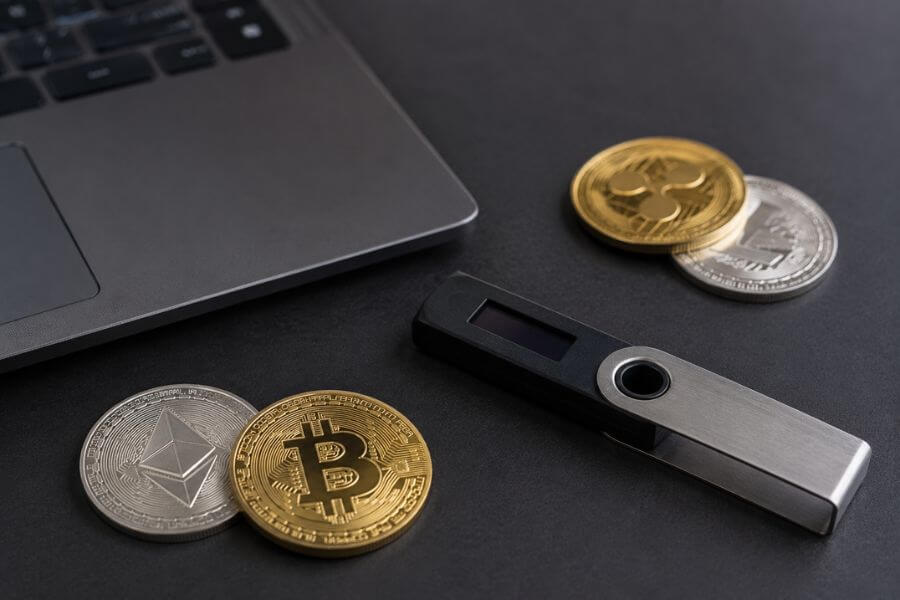Read more about the article Ultimate Guide to Cold Storage Wallets: Why You Need a Hardware Wallet for Crypto